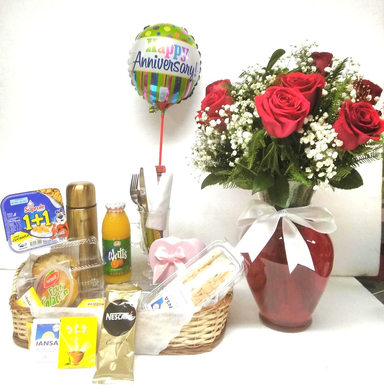 Desayuno Cl�sico m�s Florero de 15 Rosas